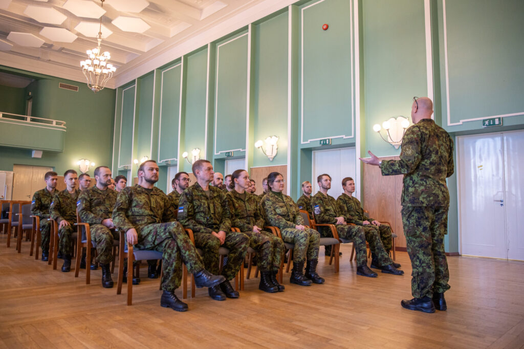 Kaitseväe Akadeemias lõppes nooremstaabiohvitseri kursus
