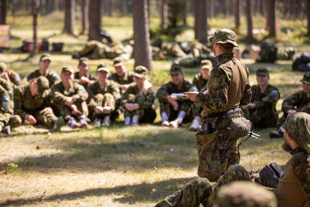 Kaitseväe Akadeemia kadettide juhendamisel toimub riigikaitselaager 460 õpilasele