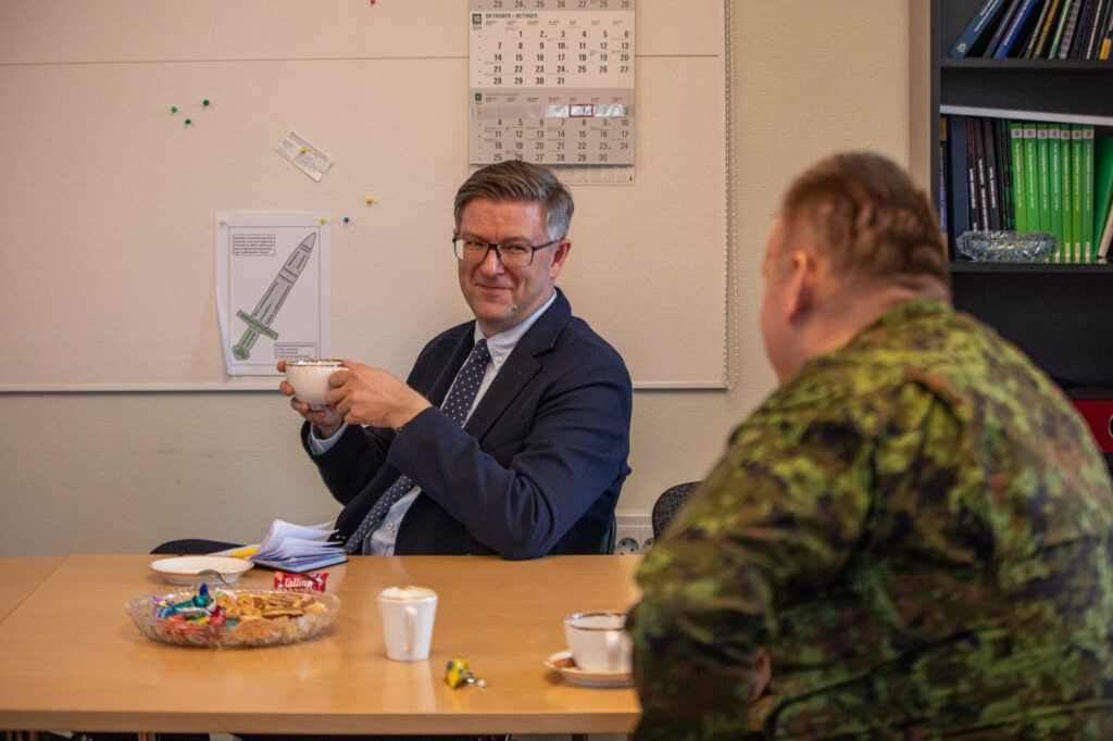 Kaitseministeeriumi kantsler Kaimo Kuusk külastas Kaitseväe Akadeemiat