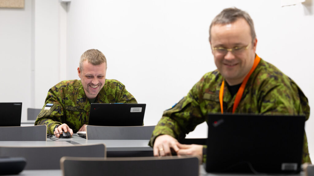 Kaitseväe Akadeemia ja Sisekaitseakadeemia harjutavad üheselt koostööd kriisi olukorras