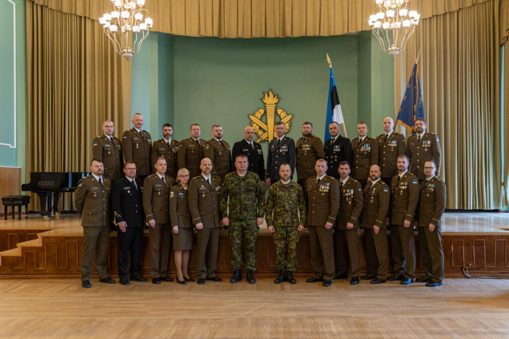 Kaitsevägi sai juurde 16 vanemveeblit ja seitse staabiveeblit